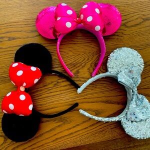 3 pairs of Minnie Mouse ears.